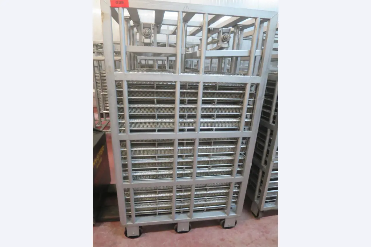 Máquinas bem conservadas para a produção de carnes salgadas/produtos de carne curados e carnes fumadas, máquinas de corte e de embalagem, equipamento de fábrica e de escritório-1