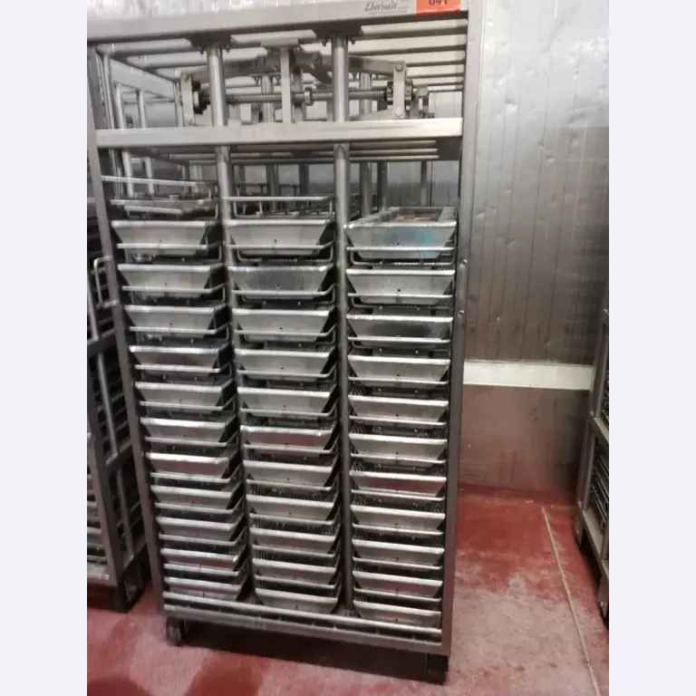 Máquinas bem conservadas para a produção de carnes salgadas/produtos de carne curados e carnes fumadas, máquinas de corte e de embalagem, equipamento de fábrica e de escritório-1