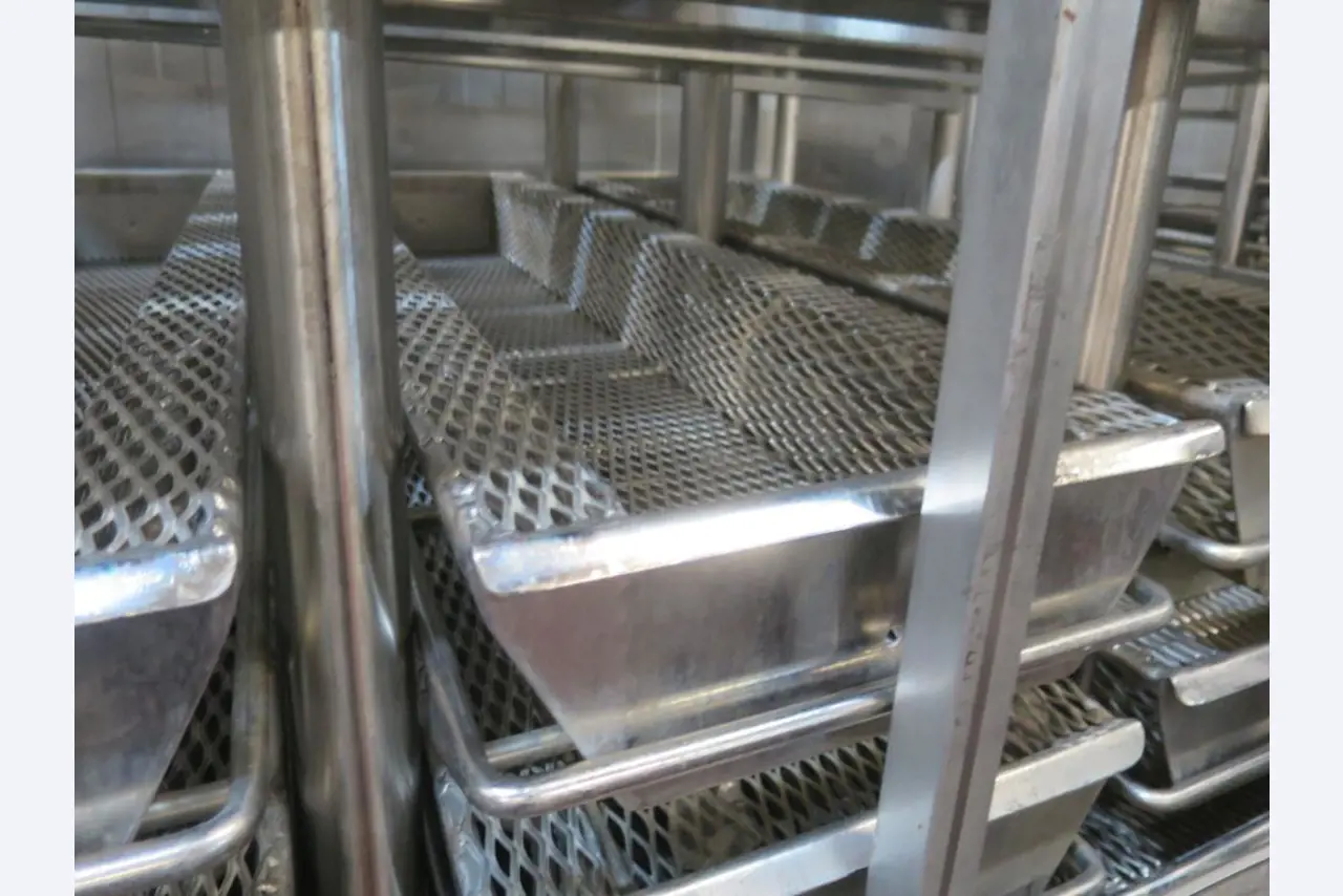 Máquinas en buen estado para la producción de salazones/productos cárnicos curados y carnes ahumadas, máquinas de corte y envasado, equipos de fábrica y oficina-2