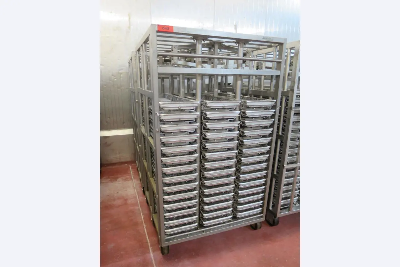 Máquinas en buen estado para la producción de salazones/productos cárnicos curados y carnes ahumadas, máquinas de corte y envasado, equipos de fábrica y oficina-1