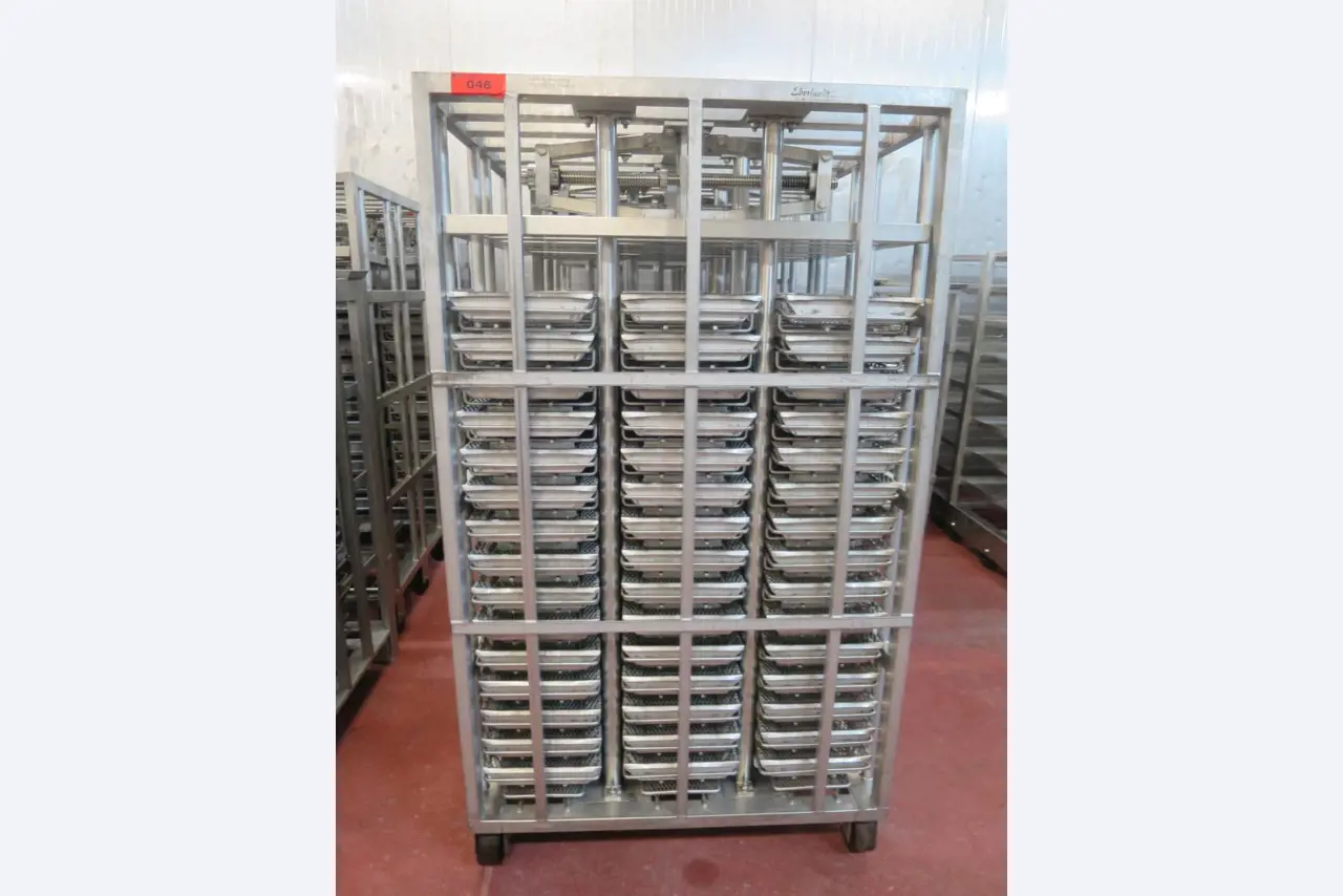 Máquinas bem conservadas para a produção de carnes salgadas/produtos de carne curados e carnes fumadas, máquinas de corte e de embalagem, equipamento de fábrica e de escritório-1