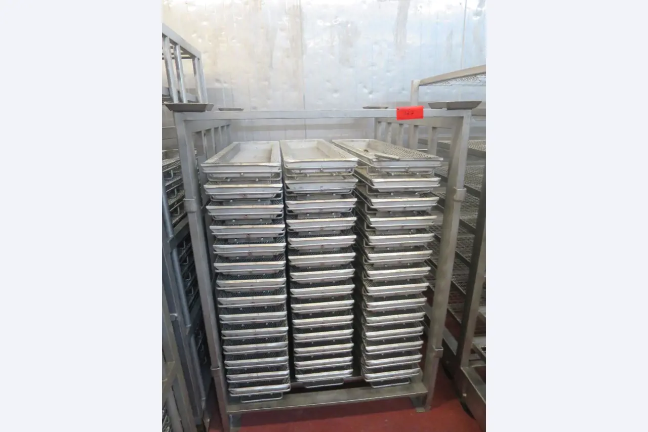 Máquinas bem conservadas para a produção de carnes salgadas/produtos de carne curados e carnes fumadas, máquinas de corte e de embalagem, equipamento de fábrica e de escritório-2