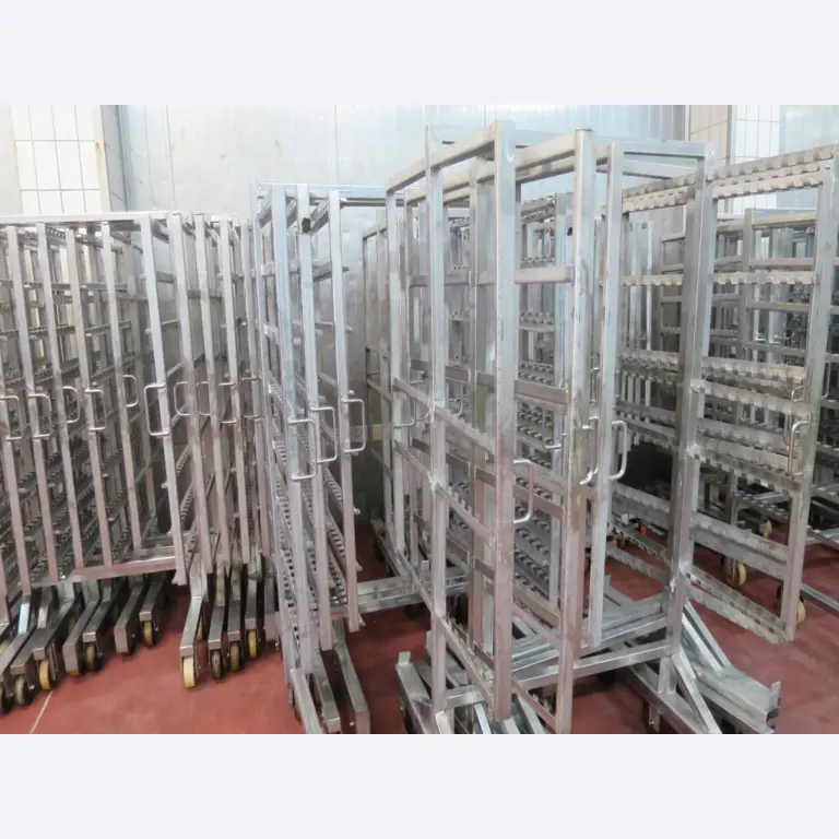 Máquinas bem conservadas para a produção de carnes salgadas/produtos de carne curados e carnes fumadas, máquinas de corte e de embalagem, equipamento de fábrica e de escritório-5