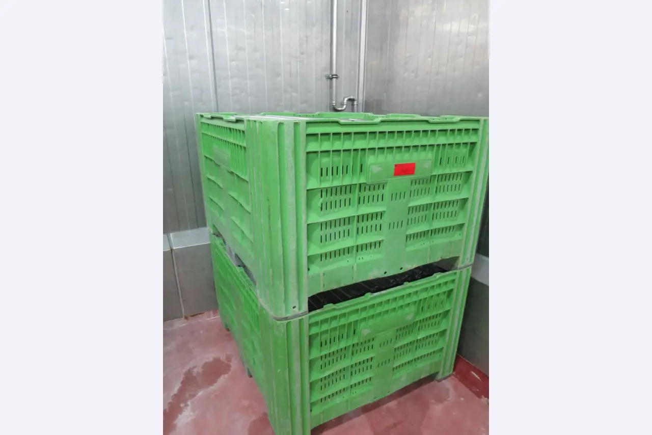 Máquinas bem conservadas para a produção de carnes salgadas/produtos de carne curados e carnes fumadas, máquinas de corte e de embalagem, equipamento de fábrica e de escritório-7