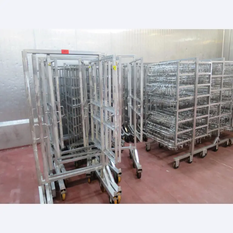 Máquinas bem conservadas para a produção de carnes salgadas/produtos de carne curados e carnes fumadas, máquinas de corte e de embalagem, equipamento de fábrica e de escritório-1