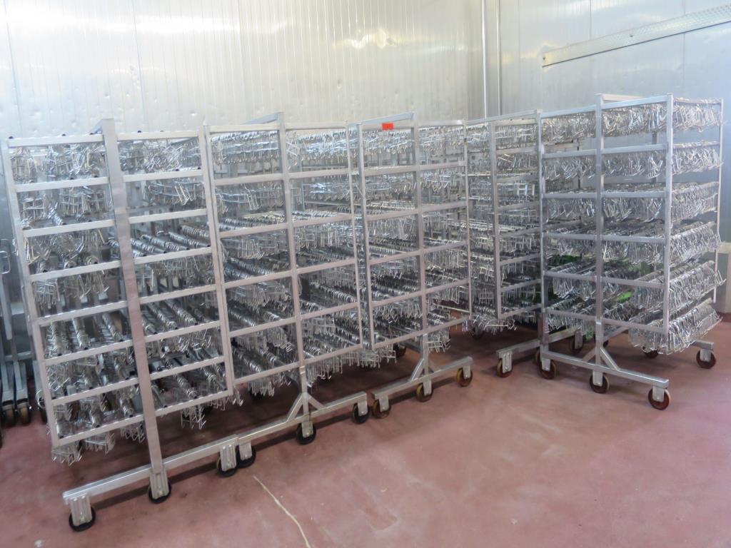 Dobře udržované stroje na výrobu solených masných výrobků a uzenin, porcovací a balicí stroje, tovární a kancelářské vybavení.-2