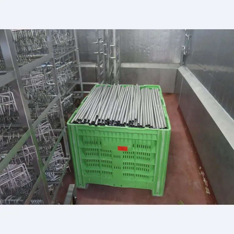 Máquinas bem conservadas para a produção de carnes salgadas/produtos de carne curados e carnes fumadas, máquinas de corte e de embalagem, equipamento de fábrica e de escritório-3