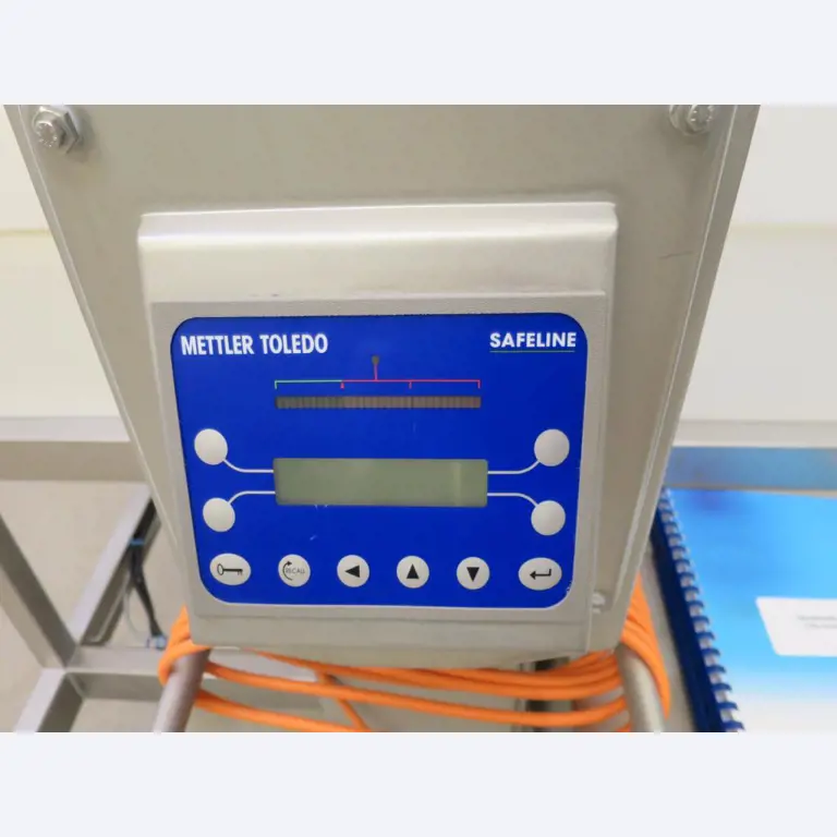 Máquinas bem conservadas para a produção de carnes salgadas/produtos de carne curados e carnes fumadas, máquinas de corte e de embalagem, equipamento de fábrica e de escritório-2