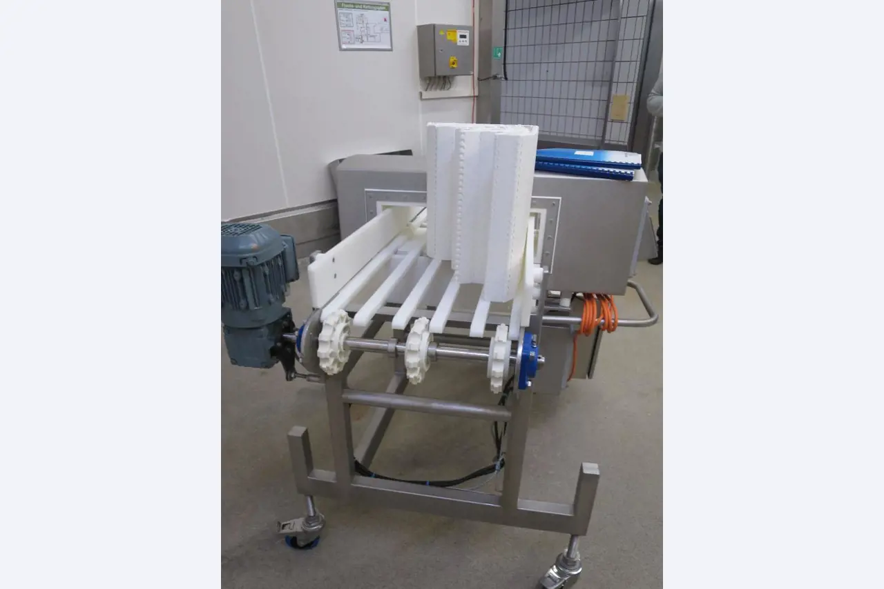 Máquinas bem conservadas para a produção de carnes salgadas/produtos de carne curados e carnes fumadas, máquinas de corte e de embalagem, equipamento de fábrica e de escritório-4