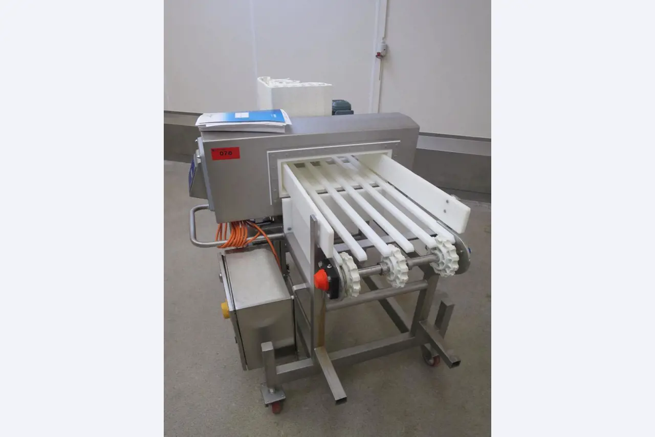 Máquinas bem conservadas para a produção de carnes salgadas/produtos de carne curados e carnes fumadas, máquinas de corte e de embalagem, equipamento de fábrica e de escritório-5