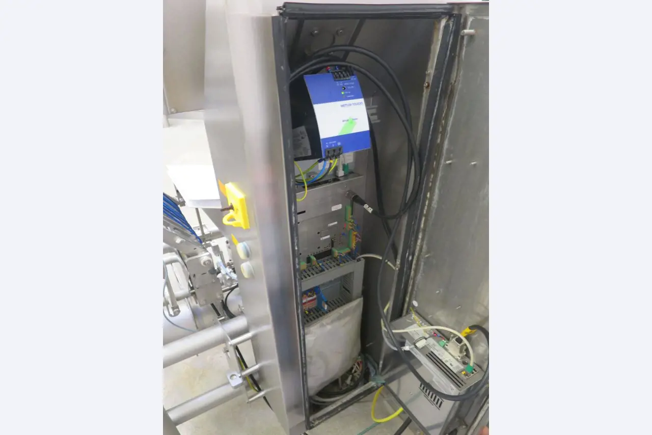 Máquinas bem conservadas para a produção de carnes salgadas/produtos de carne curados e carnes fumadas, máquinas de corte e de embalagem, equipamento de fábrica e de escritório-3