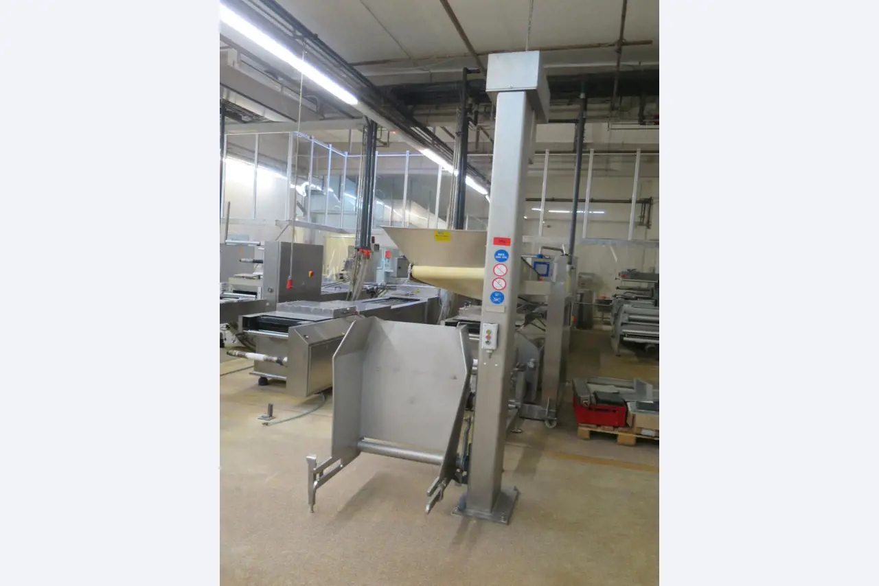 Well-maintained machines for the production of salted meat, cured and smoked products, cutting and packaging machines, operating and office equipment-1