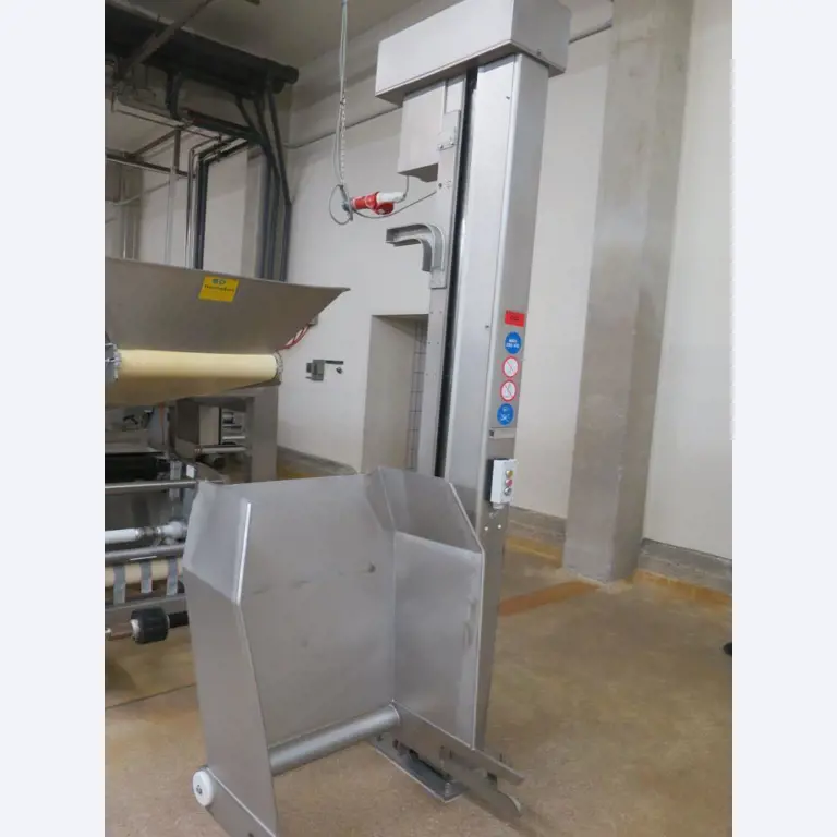 Well-maintained machines for the production of salted meat, cured and smoked products, cutting and packaging machines, operating and office equipment-2