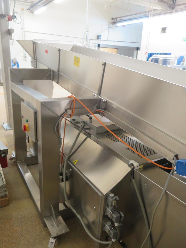 Well-maintained machines for the production of salted meat, cured and smoked products, cutting and packaging machines, operating and office equipment-3