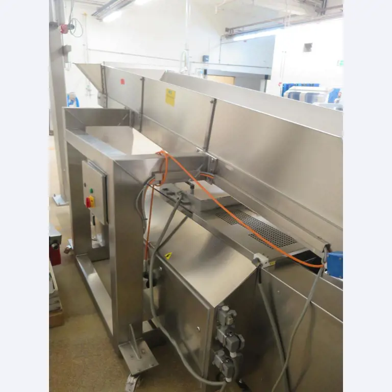 Máquinas bem conservadas para a produção de carnes salgadas/produtos de carne curados e carnes fumadas, máquinas de corte e de embalagem, equipamento de fábrica e de escritório-3