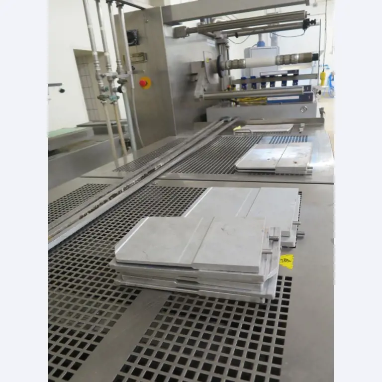 Máquinas bem conservadas para a produção de carnes salgadas/produtos de carne curados e carnes fumadas, máquinas de corte e de embalagem, equipamento de fábrica e de escritório-5