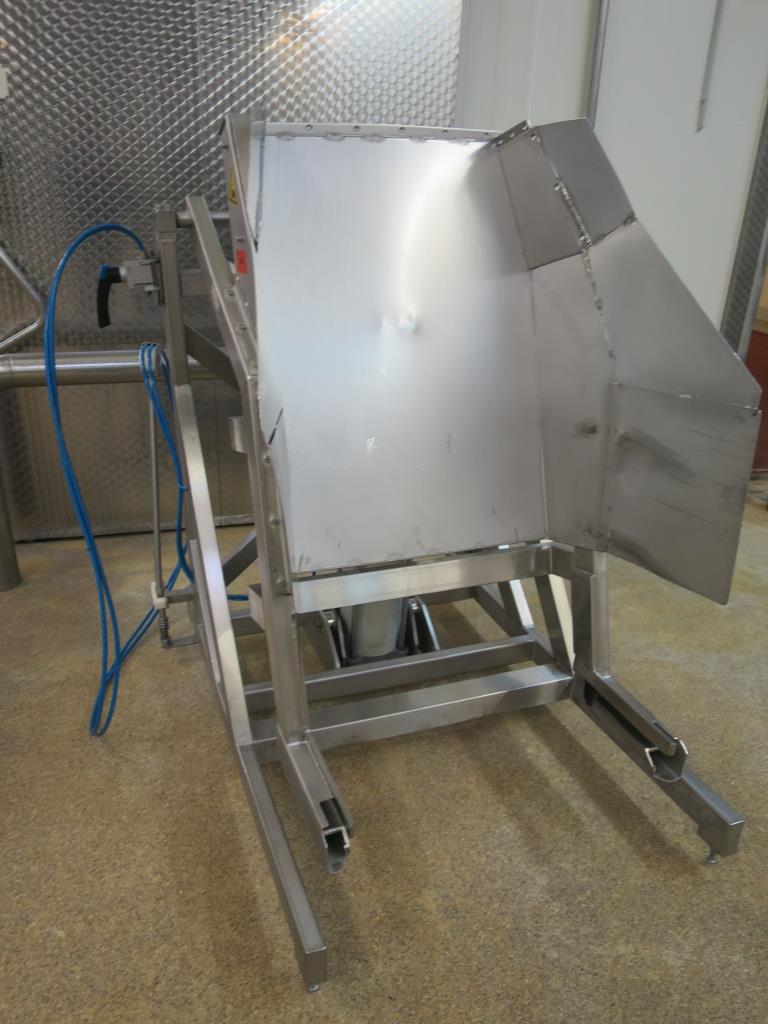 gepflegte Maschinen zur Produktion von gesalzenen Fleisch-/ Pökelwaren und Geräuchertem, Schneide- und Verpackungsmaschinen, Betriebs– und Geschäftsausstattung-3