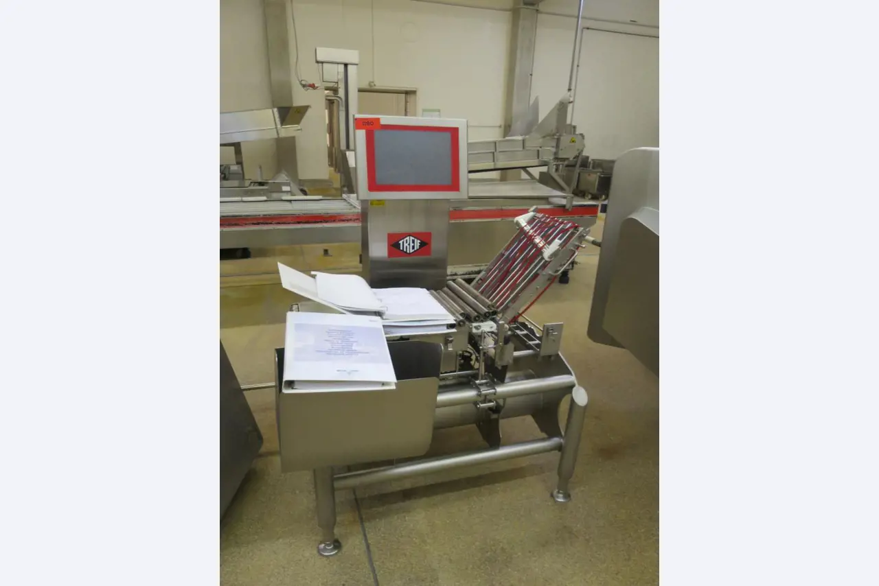 Máquinas bem conservadas para a produção de carnes salgadas/produtos de carne curados e carnes fumadas, máquinas de corte e de embalagem, equipamento de fábrica e de escritório-1