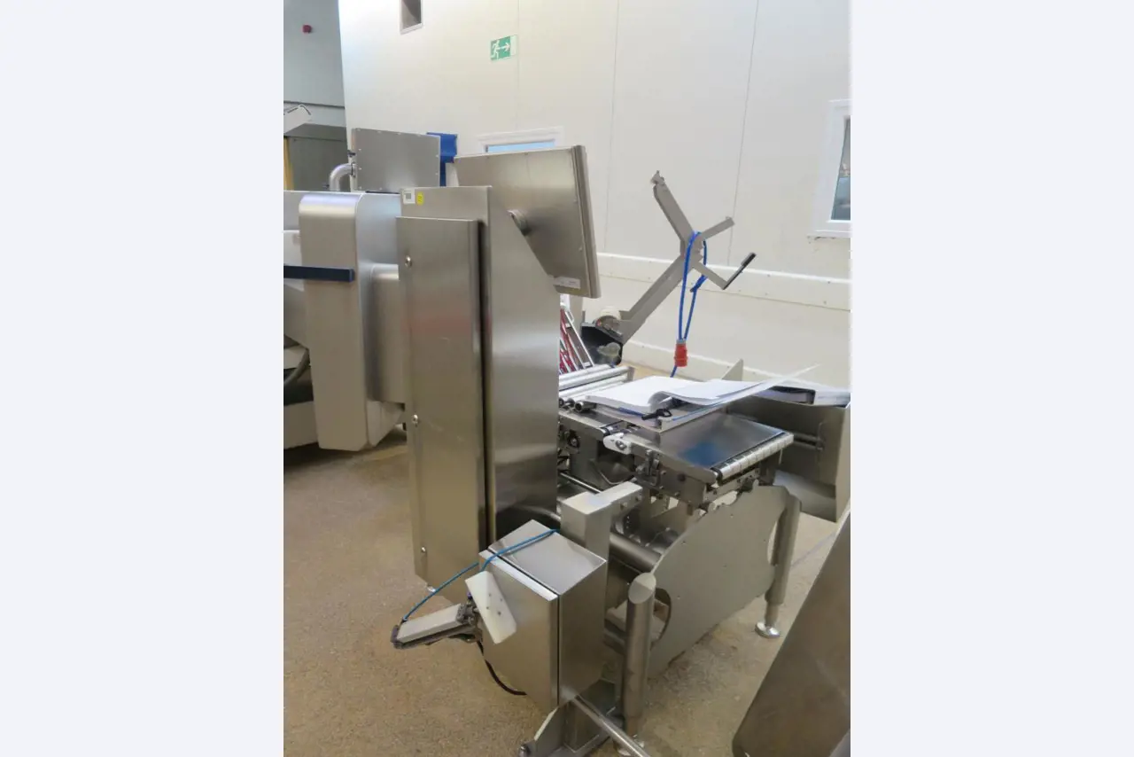 Máquinas bem conservadas para a produção de carnes salgadas/produtos de carne curados e carnes fumadas, máquinas de corte e de embalagem, equipamento de fábrica e de escritório-3