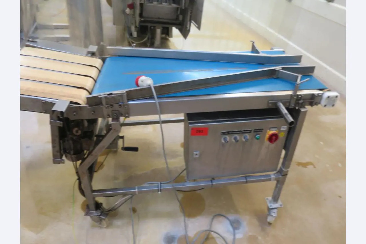 Máquinas bem conservadas para a produção de carnes salgadas/produtos de carne curados e carnes fumadas, máquinas de corte e de embalagem, equipamento de fábrica e de escritório-1