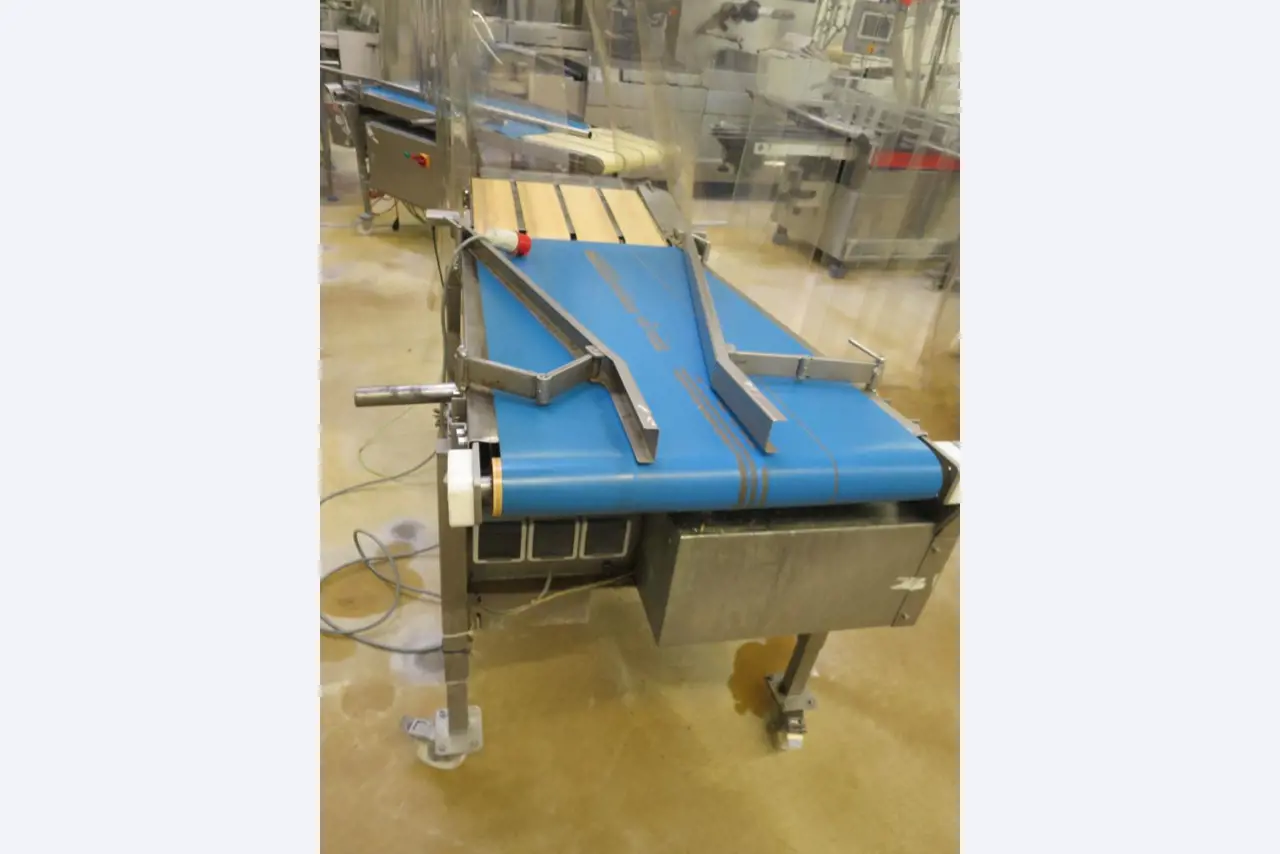 Máquinas bem conservadas para a produção de carnes salgadas/produtos de carne curados e carnes fumadas, máquinas de corte e de embalagem, equipamento de fábrica e de escritório-2