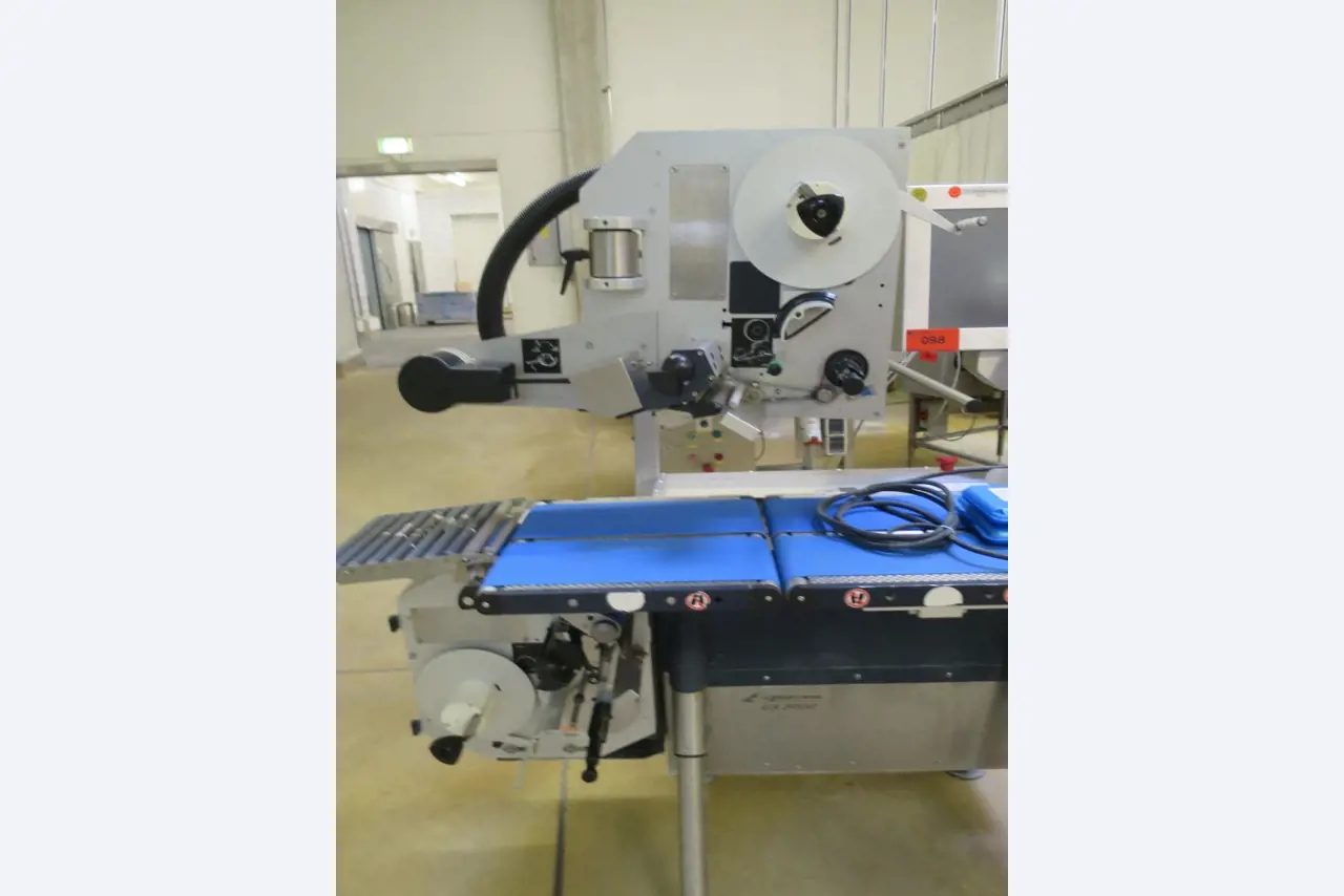 Máquinas bem conservadas para a produção de carnes salgadas/produtos de carne curados e carnes fumadas, máquinas de corte e de embalagem, equipamento de fábrica e de escritório-1