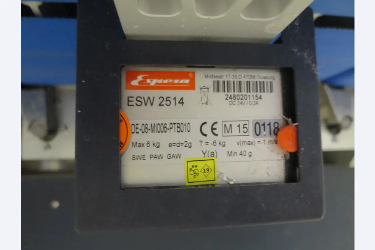 Máquinas bem conservadas para a produção de carnes salgadas/produtos de carne curados e carnes fumadas, máquinas de corte e de embalagem, equipamento de fábrica e de escritório-3