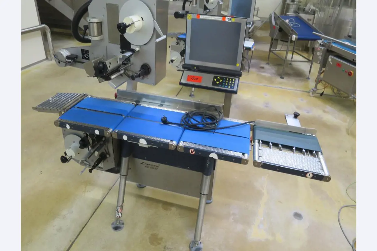 Máquinas bem conservadas para a produção de carnes salgadas/produtos de carne curados e carnes fumadas, máquinas de corte e de embalagem, equipamento de fábrica e de escritório-1