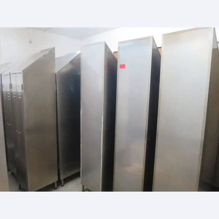 Máquinas bem conservadas para a produção de carnes salgadas/produtos de carne curados e carnes fumadas, máquinas de corte e de embalagem, equipamento de fábrica e de escritório-1