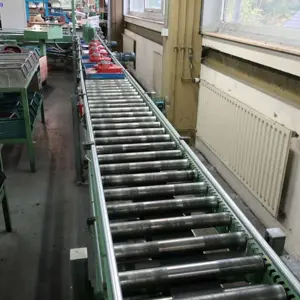 Roller conveyor assembly line Arnold