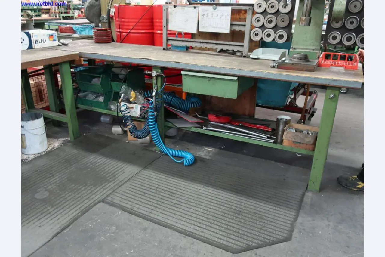 Maschinen, Betriebs- und Geschäftsausstattung eines Getriebemotorenwerks-2