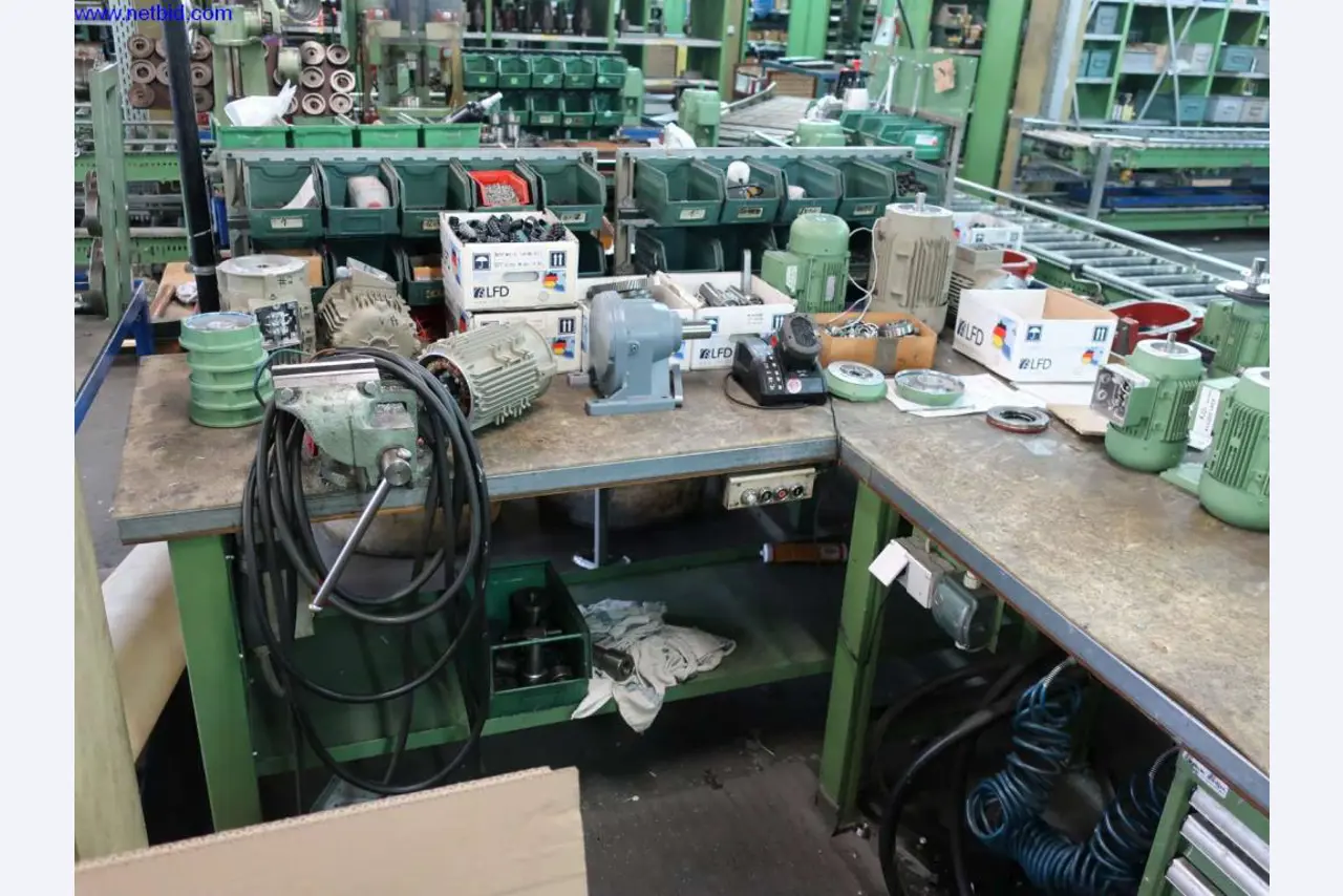 Stroje, provozní a kancelářské vybavení závodu na výrobu motorů s převodovkou-1