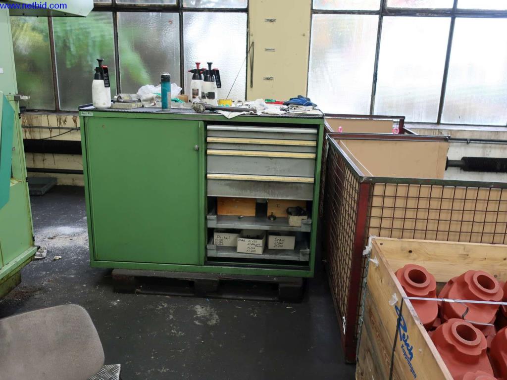 Máquinas, equipamento operacional e de escritório de uma fábrica de motoredutores-13