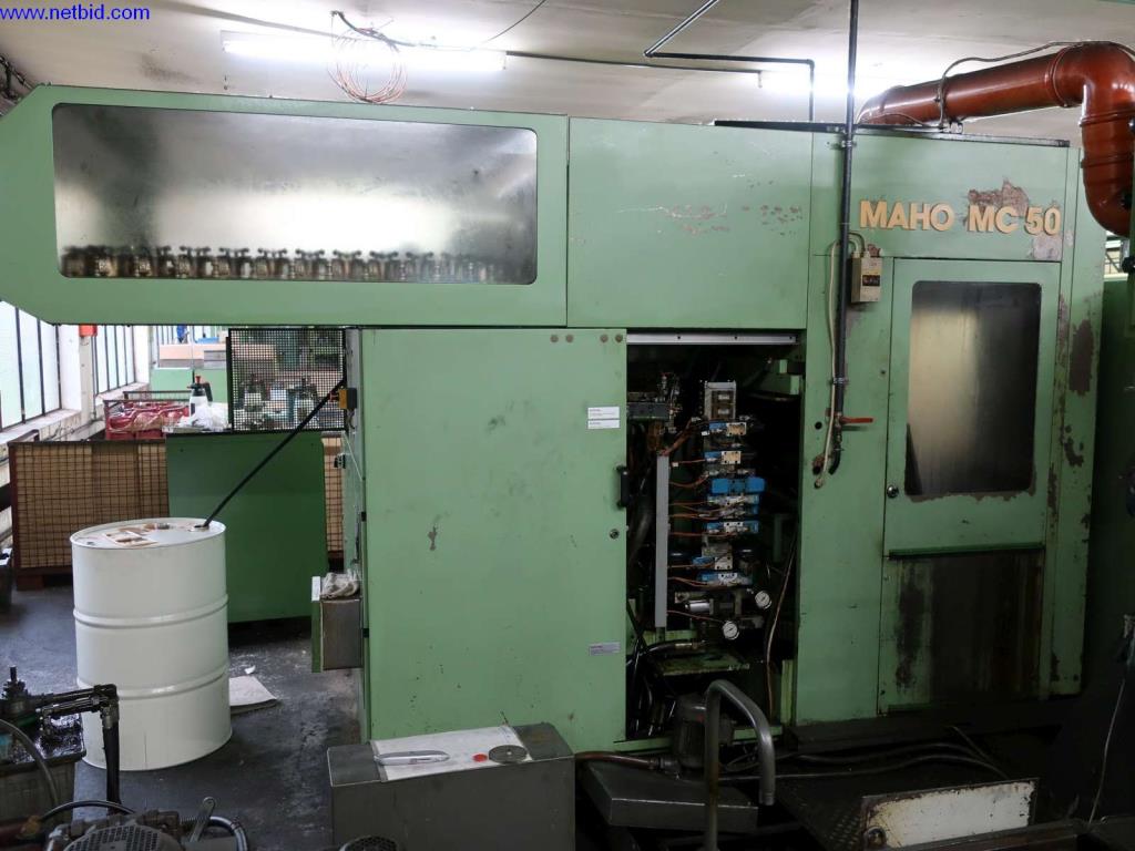 Máquinas, equipamento operacional e de escritório de uma fábrica de motoredutores-14