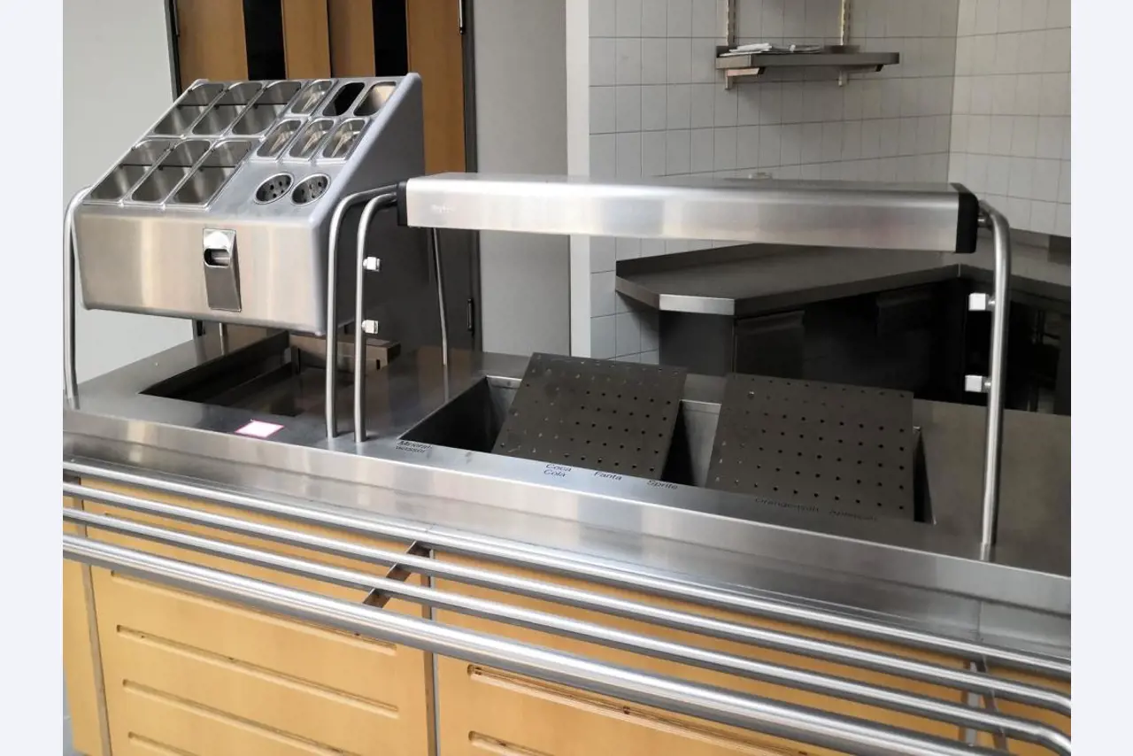 Instalaciones de comedor bien cuidadas-5