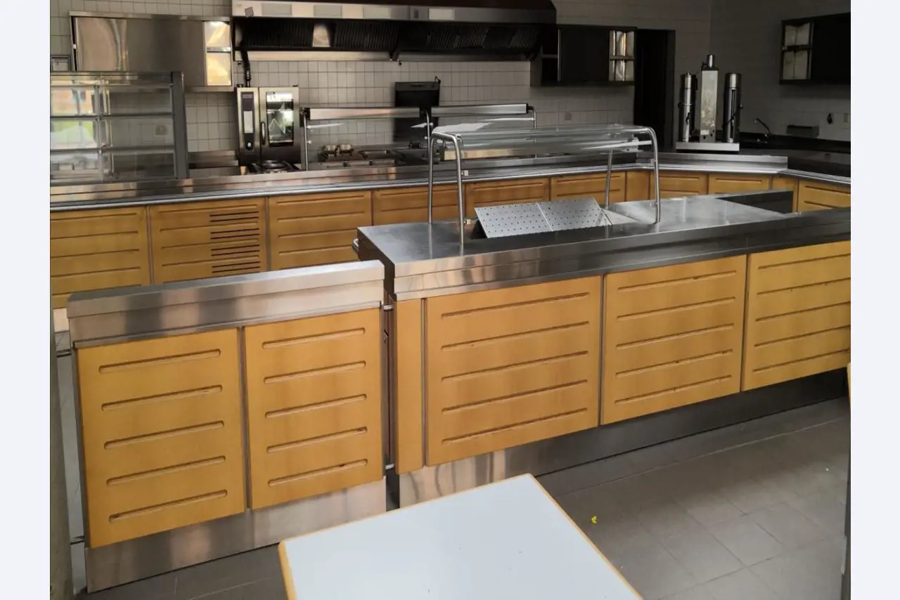 Instalaciones de comedor bien cuidadas-1