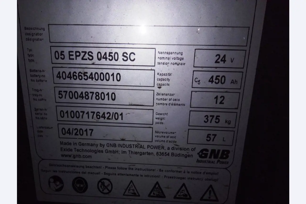 Diverse Stapler/ Flurfördergeräte sowie Fahrzeuge-10