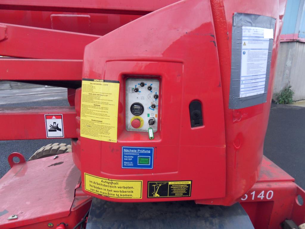 Various forklifts/ industrial trucks and vehicles-7