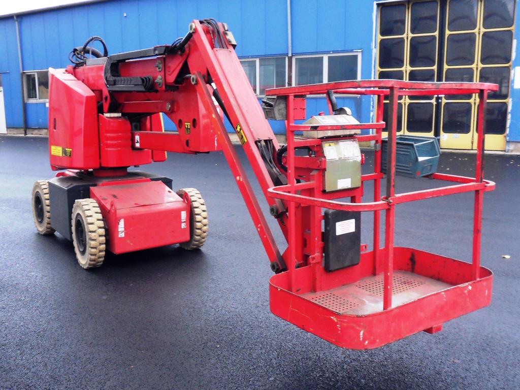 Various forklifts/ industrial trucks and vehicles-9