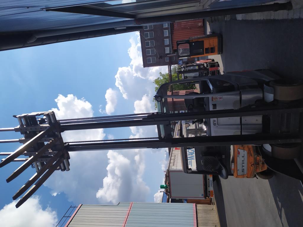 Varias carretillas elevadoras/camiones y vehículos industriales-4