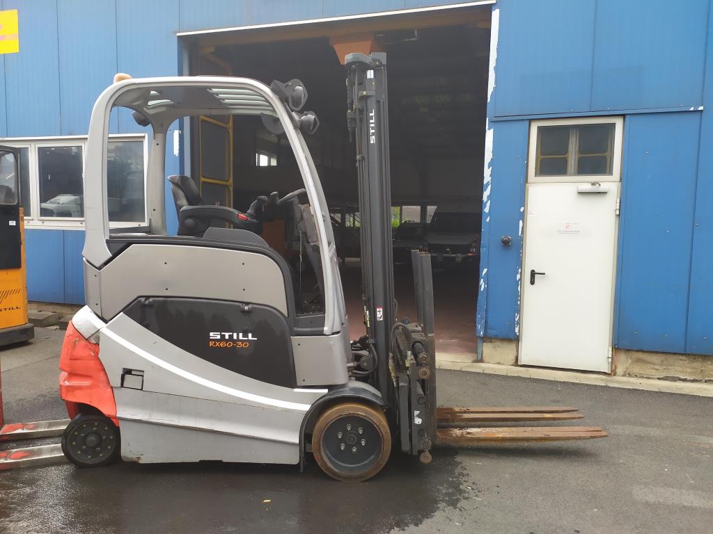 Varias carretillas elevadoras/camiones y vehículos industriales-5