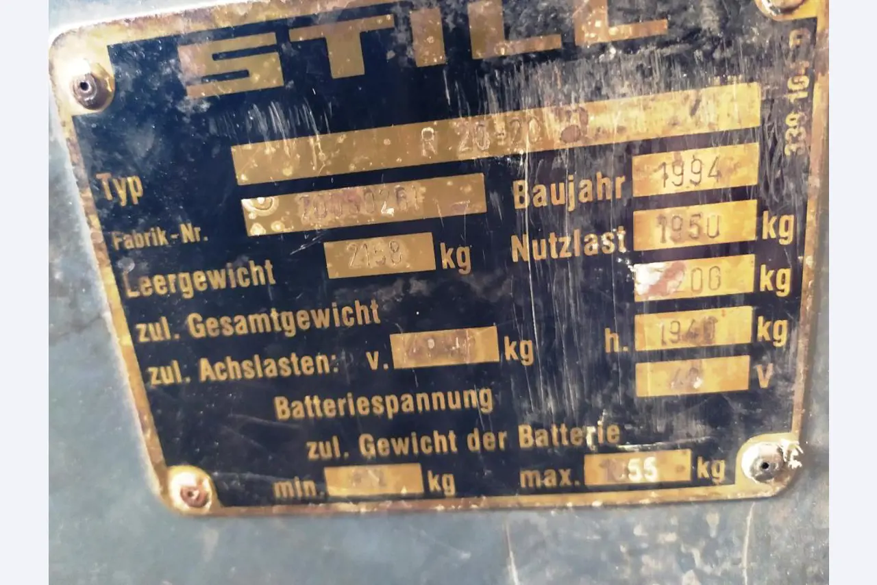Varias carretillas elevadoras/camiones y vehículos industriales-5
