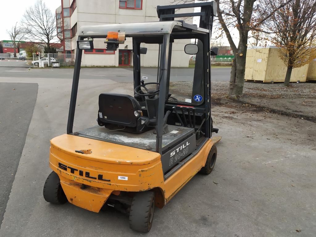 Varias carretillas elevadoras/camiones y vehículos industriales-6