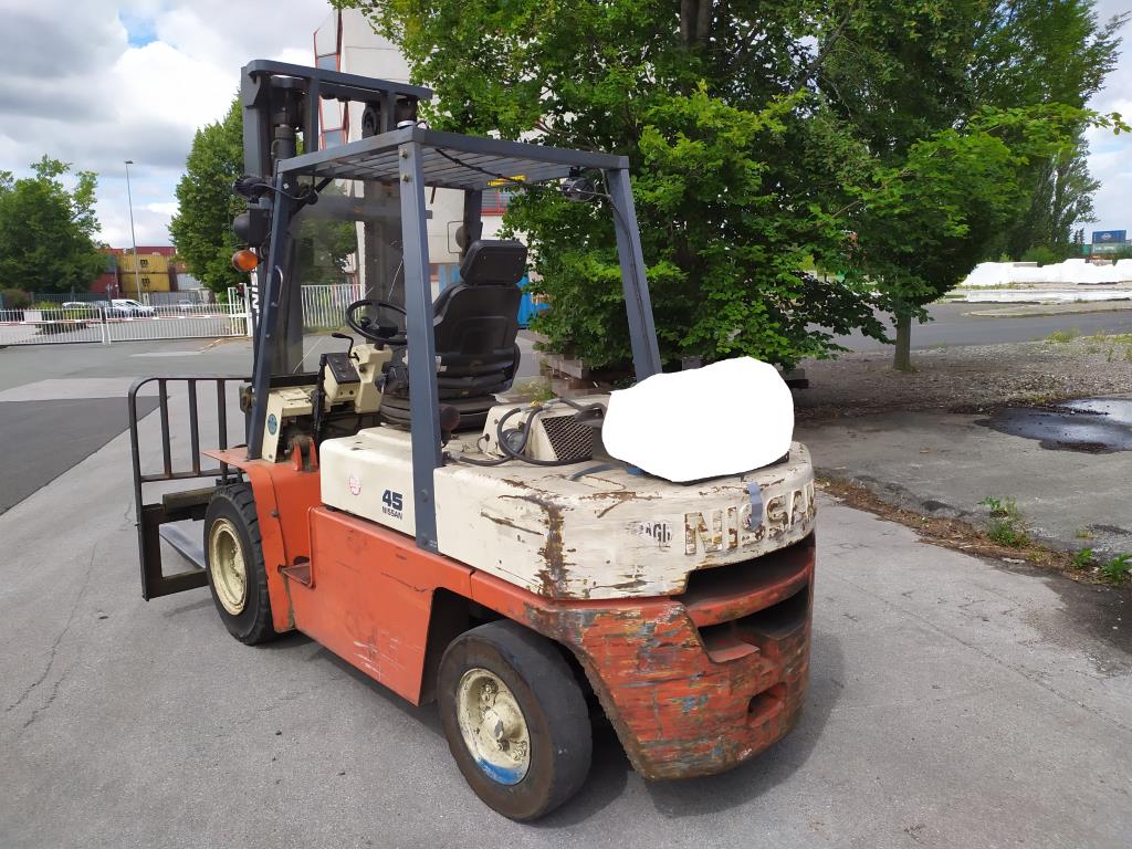 Varias carretillas elevadoras/camiones y vehículos industriales-2