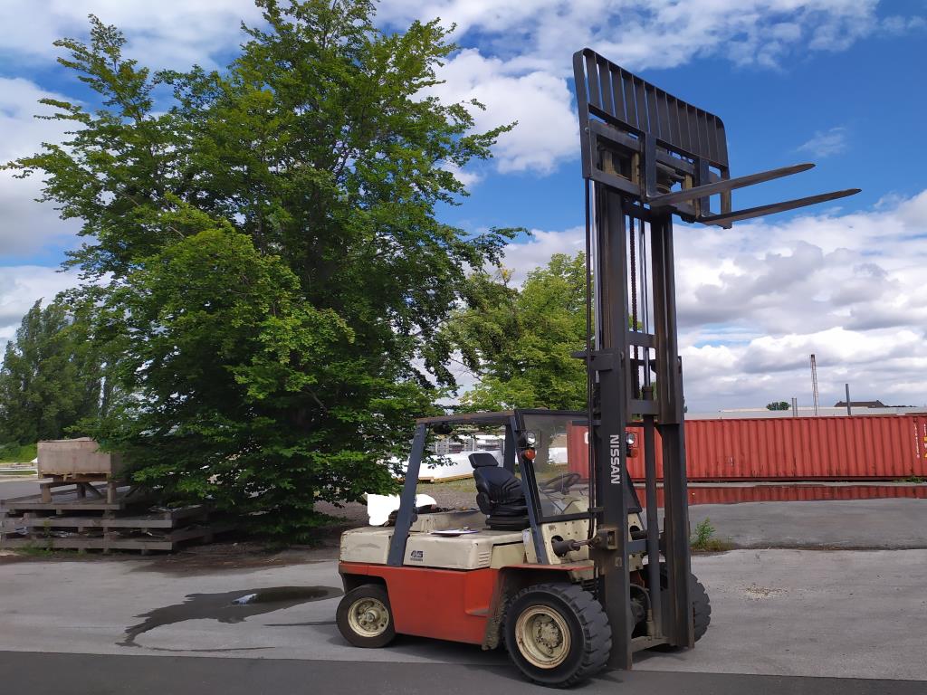 Varias carretillas elevadoras/camiones y vehículos industriales-4