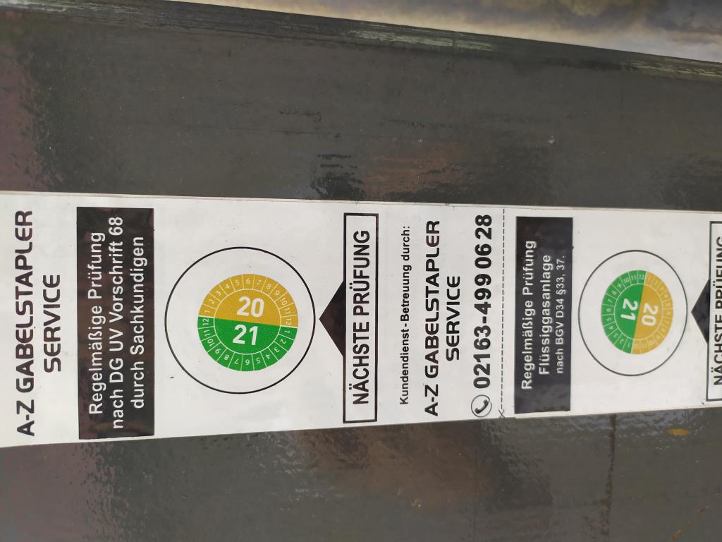 Varias carretillas elevadoras/camiones y vehículos industriales-6