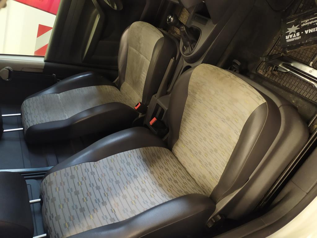 Varias carretillas elevadoras/camiones y vehículos industriales-4