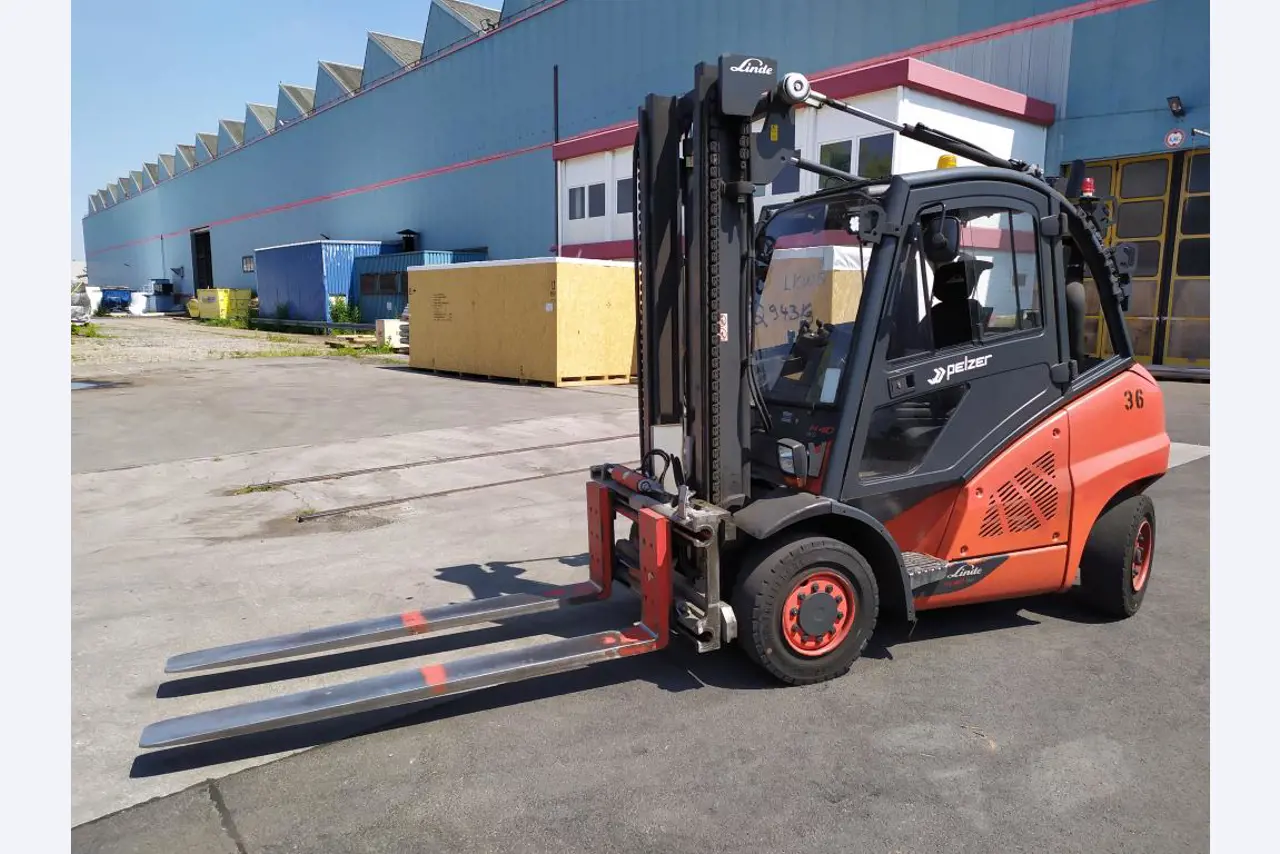 Various forklifts/ industrial trucks and vehicles-1