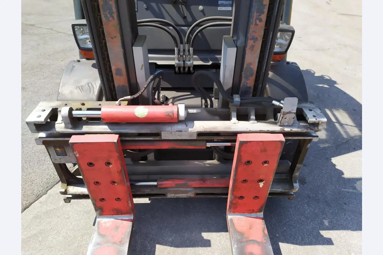 Various forklifts/ industrial trucks and vehicles-2