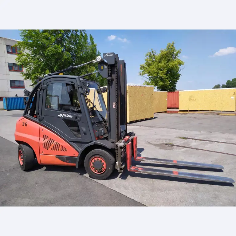Various forklifts/ industrial trucks and vehicles-4